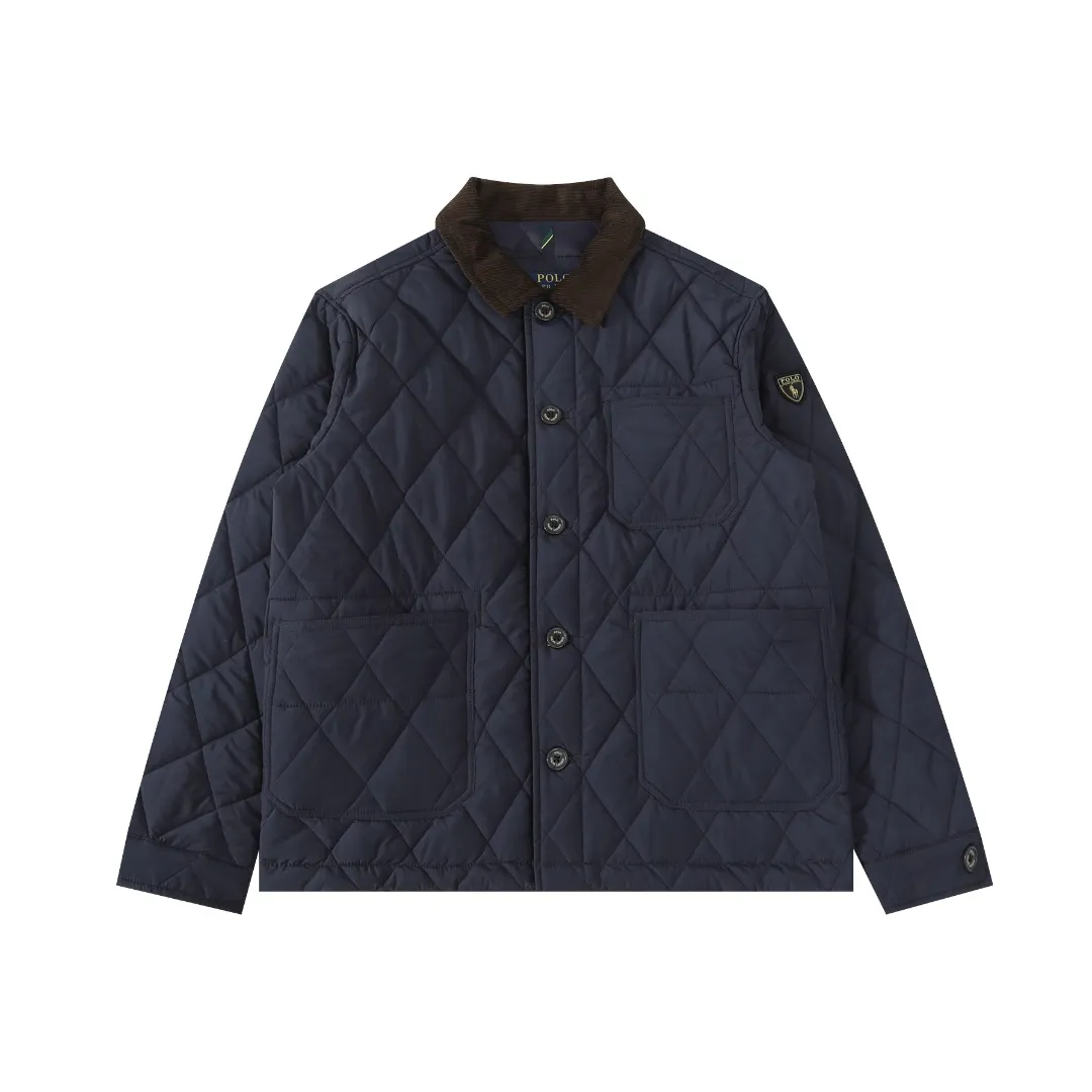 P370 #R50 Ralph Lauren/Ralph Lauren five-color classic old money style workwear rhombus retro cotton jacket. Inspired by retro workwear, it reshapes the contemporary British style. Imported machine-pressed diamond quilting technology, every quilting line is accurately aligned, and the details are full of ingenuity; three-dimensional tailoring creates a neat H-shaped silhouette, and it can still remain light and straight when worn in multiple layers in autumn and winter. Customized metal buttons, low-key embellished textured corduroy lapel design, full of retro atmosphere, 37.5° temperature control black technology, breathable and moisture-proof, locks in temperature and sweat, waterproof and snow-proof fabric, no fear of bad weather, anti-run cotton patented technology, warm and soft, long-wearing without deformation, five high-end colors: navy | khaki | black | green | brown, easily suitable for commuting, leisure, and travel. Wearing one piece gives off a calm temperament of "old money style", and you can have both style and warmth in low-temperature weather.  Color: Navy blue, black, khaki, military green, brown Size: S M L